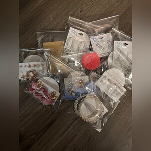 Beautiful Earrings Sets New $7 or 2 for $10 - Gold, Silver, Pink, Blue….. 🌸